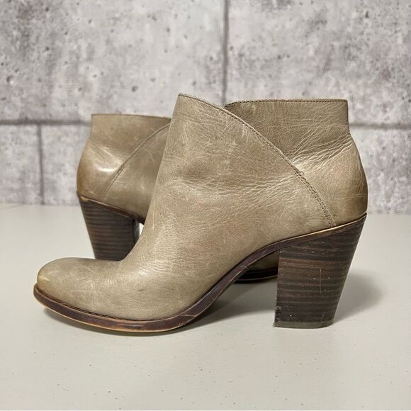 𝅺lucky Brand Eesa Distressed Leather Ankle Bootie Heels - Picture 5 of 13